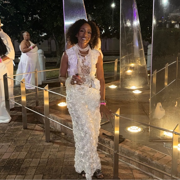 Meet your Posher, Rogerlyn - Picture 3 of 4